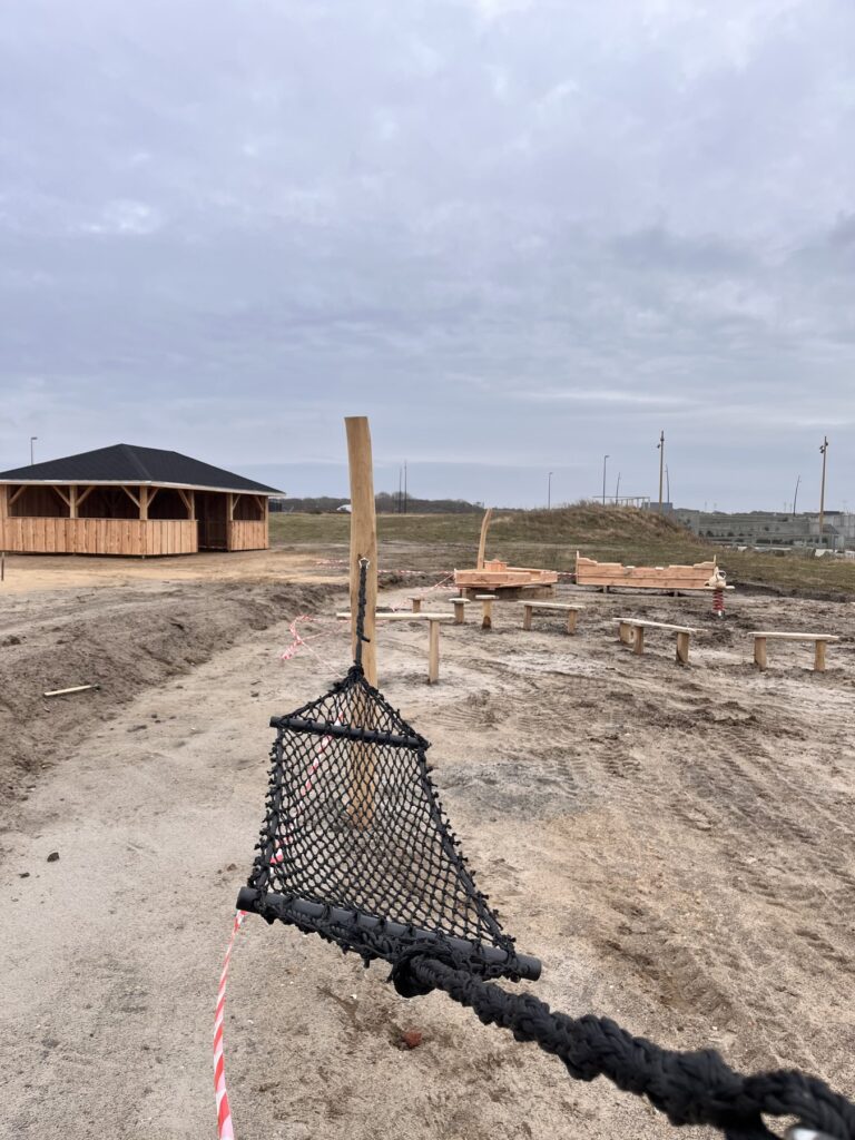 Ophold og legenet ved aktivitetsområdet på Esbjerg Strand