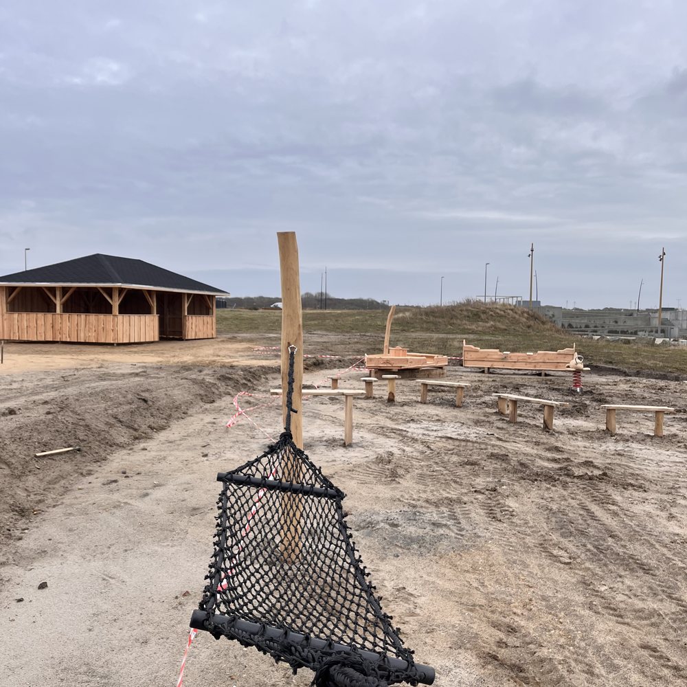 Ophold og legenet ved aktivitetsområdet på Esbjerg Strand